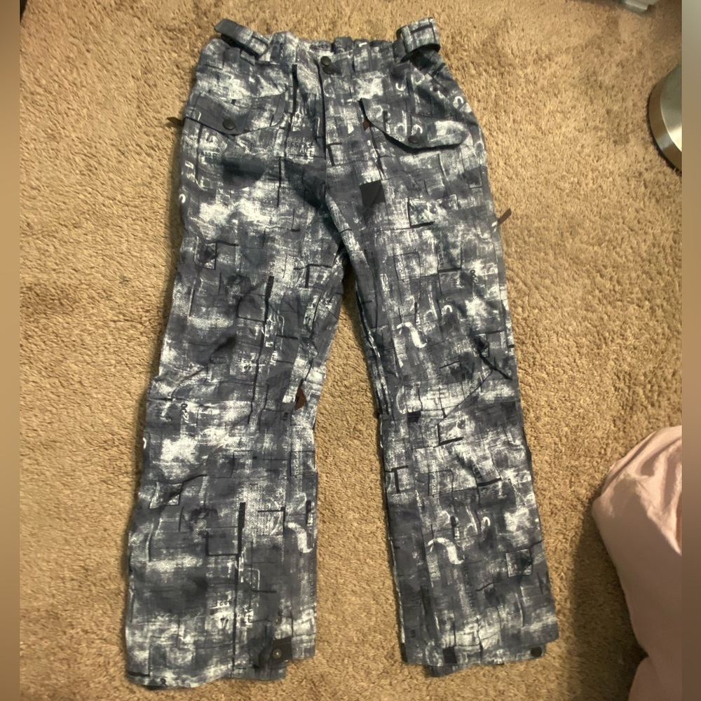 BRAND NEW SNOW PANTS! Perfect condition!